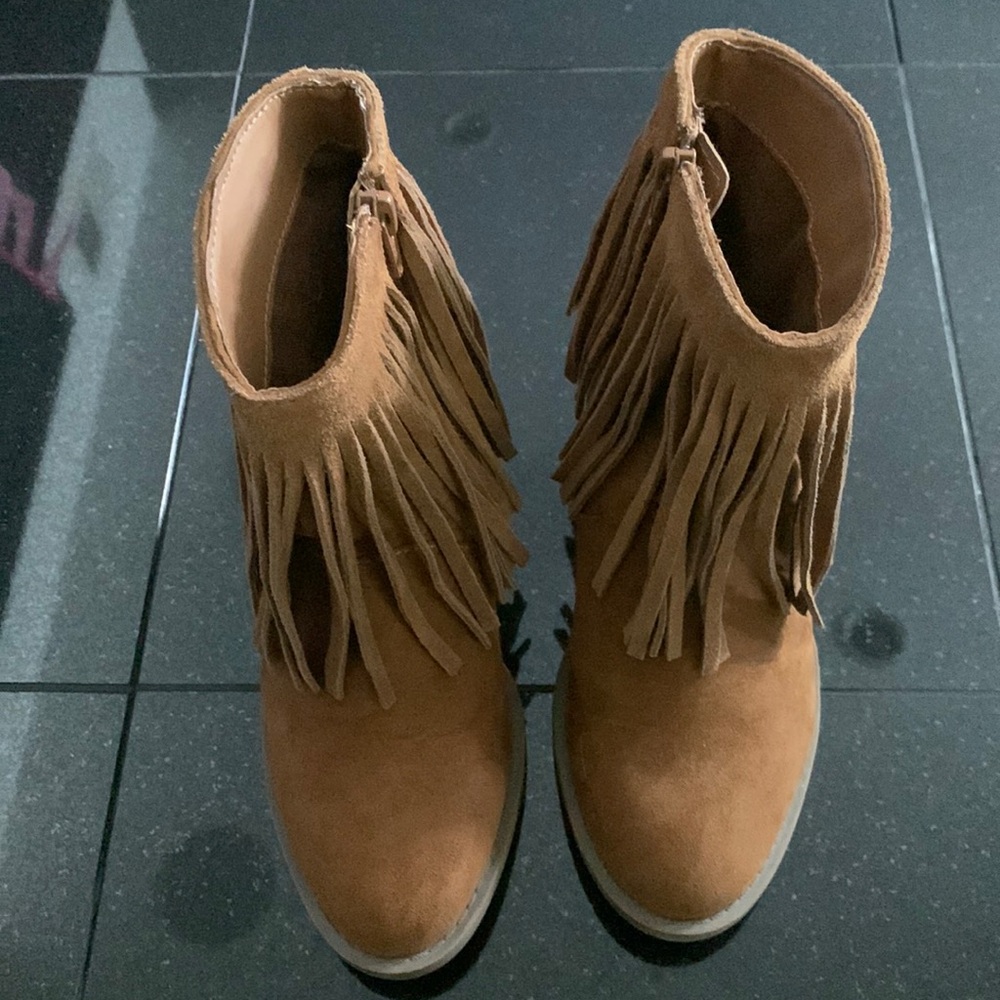 Fringe boots